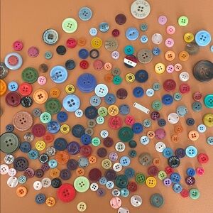 Brand‎ Button Lot
